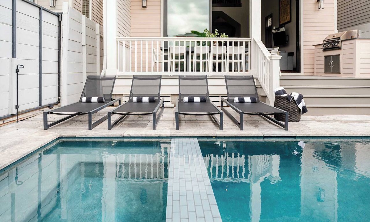 Faubourg Lafayette Hotel | The 1300 | Luxe 7 Bedroom Home, Heated Pool & Spa