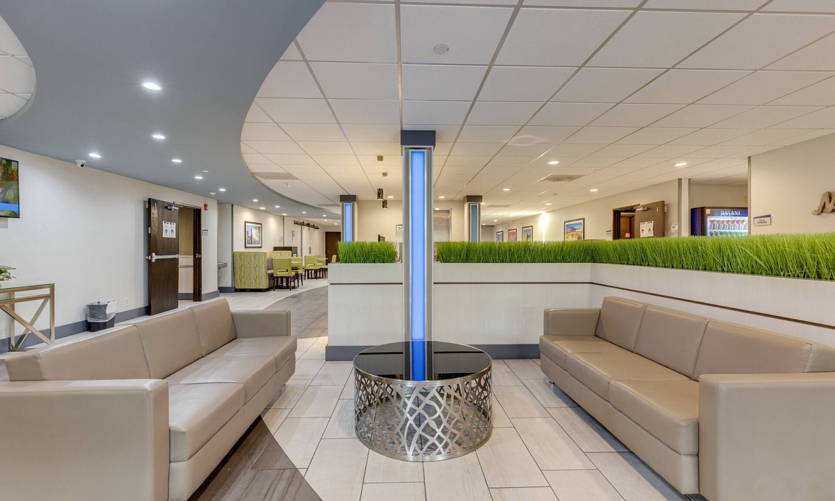 Nashville Hotel | The Alexis Inn & Suites - Nashville Airport