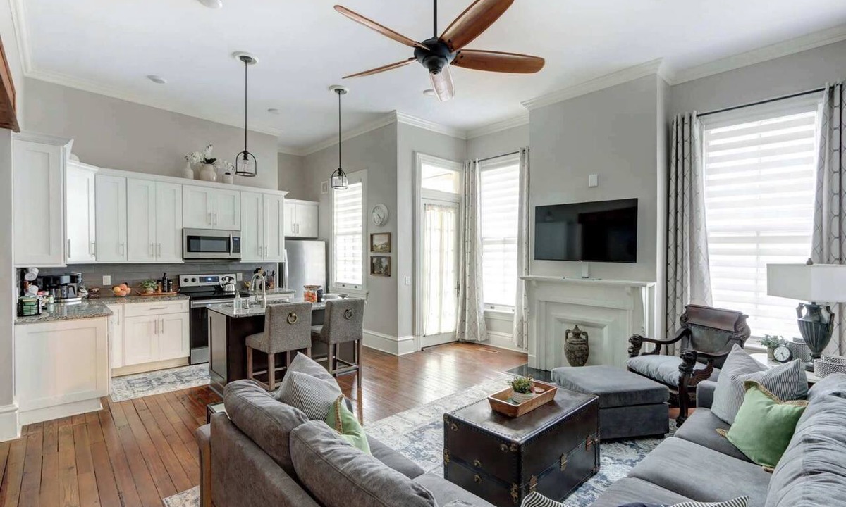 Historic Downtown Savannah Apartment | The Alfred Inn, Victorian District | Modern Flare