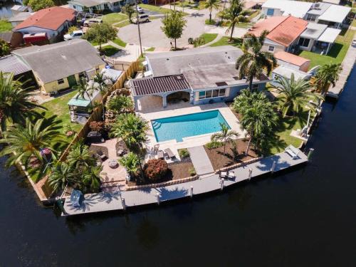 North Central Hollywood Villa | The Aqua Villa