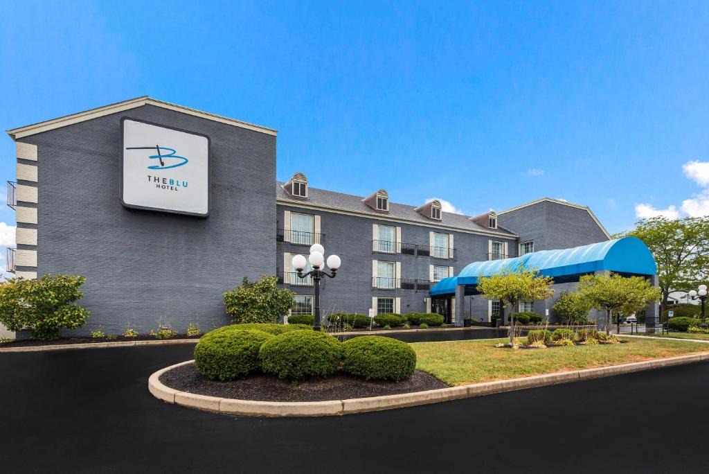 Blue Ash Hotel | The Blu Hotel Blue Ash Cincinnati, an Ascend Collection Hotel