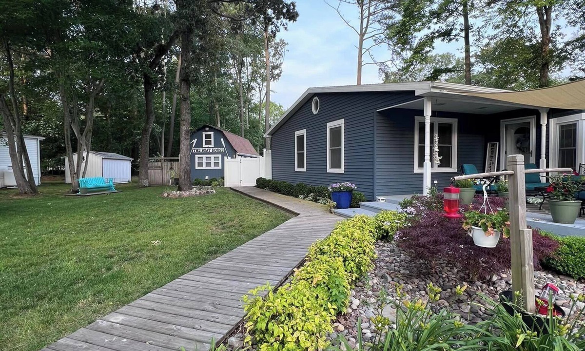 Frankford House | The Boat House: Relaxing Coastal Getaway Near Bethany Beach with Pool