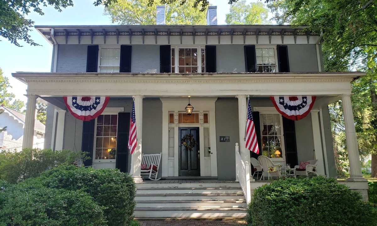 Charles Town Bed & Breakfast | The Carriage Inn B&B