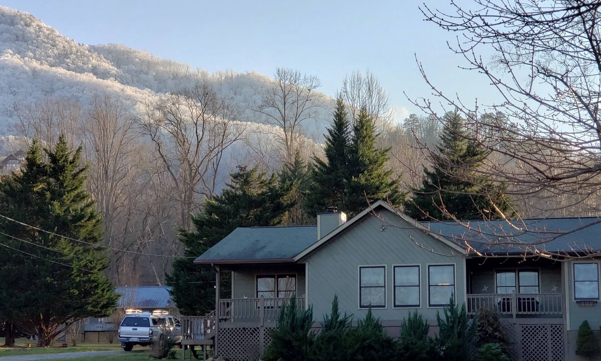 Wears Valley House | The comforts of home on the peaceful side of the Smokies!