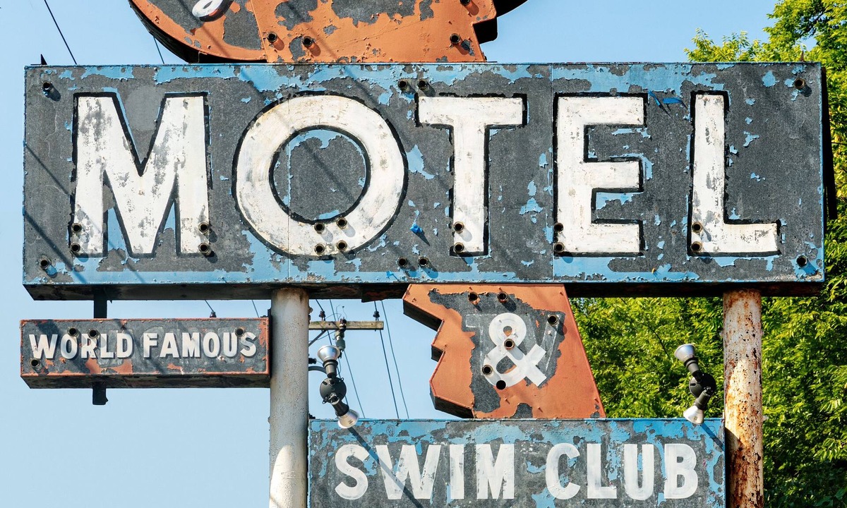 Talbot's Corner Hotel | The Dive Motel & Swim Club