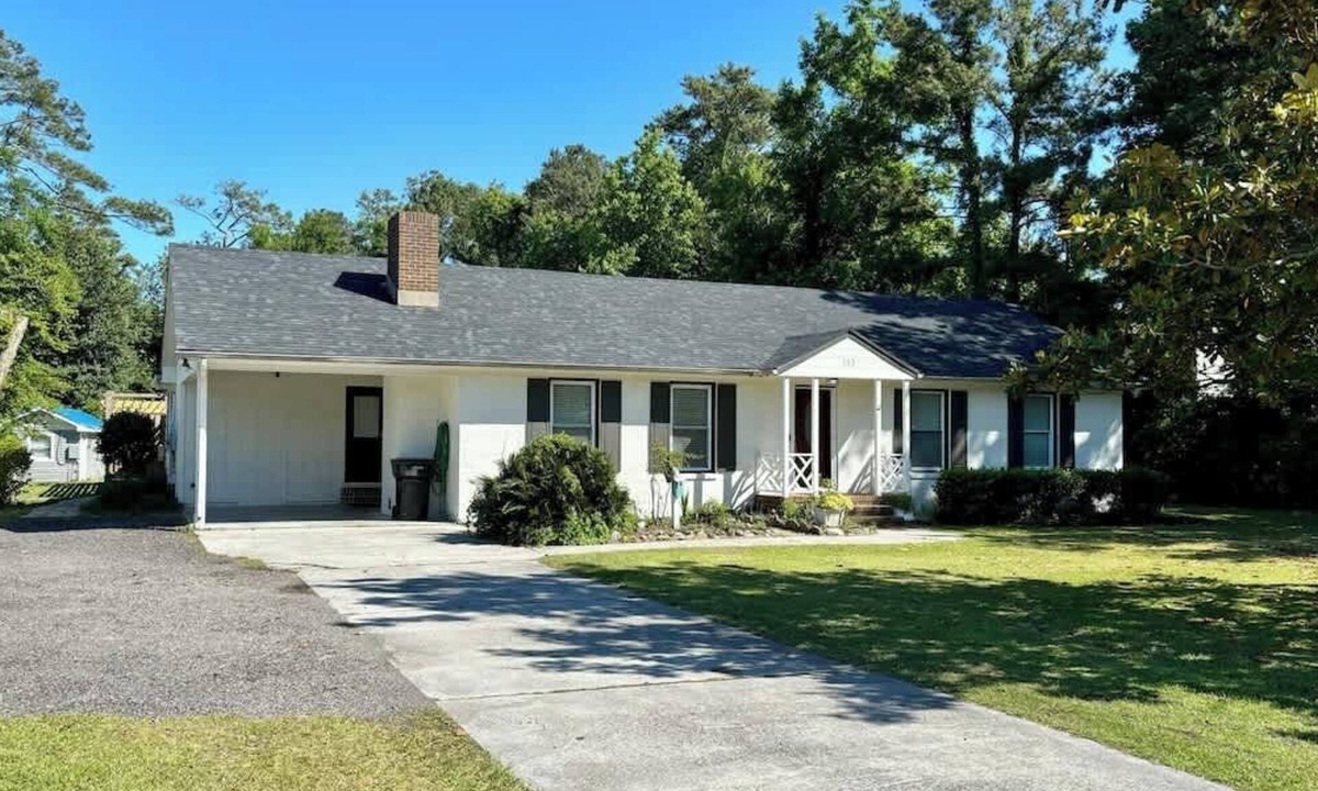 Manteo House | The Dogwood House - Private Pool, Pet Friendly