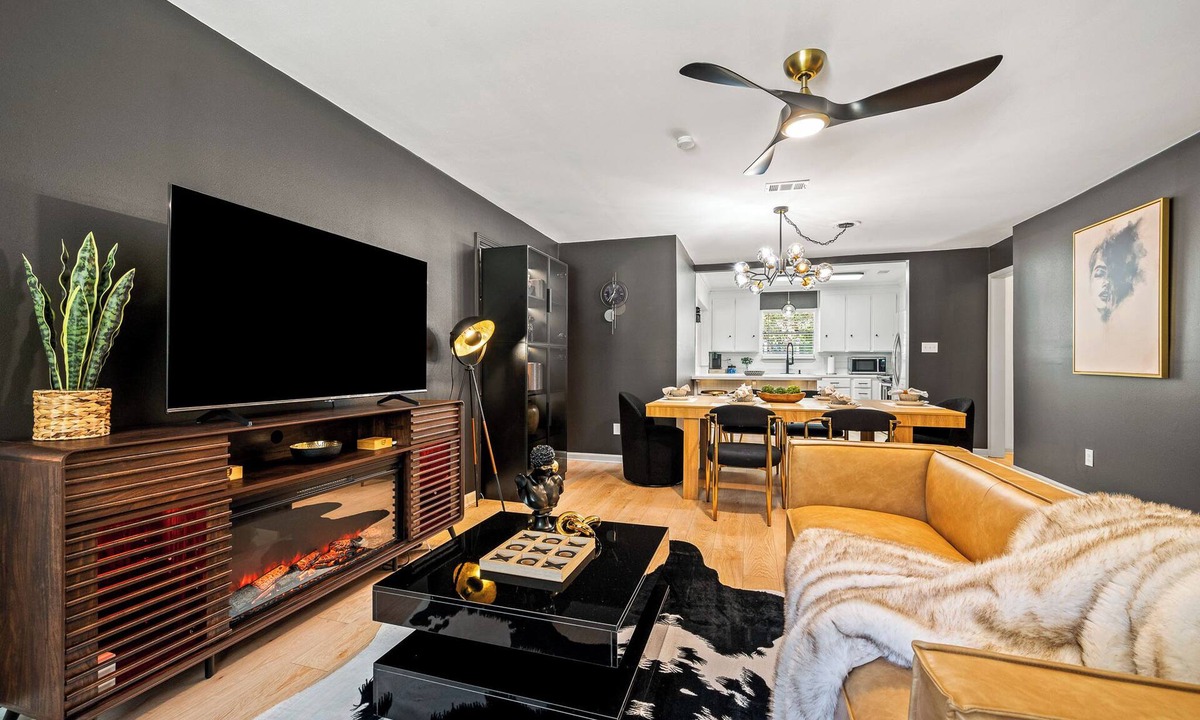 East Pensacola Heights House | The Gatsby. An Art Deco Retreat