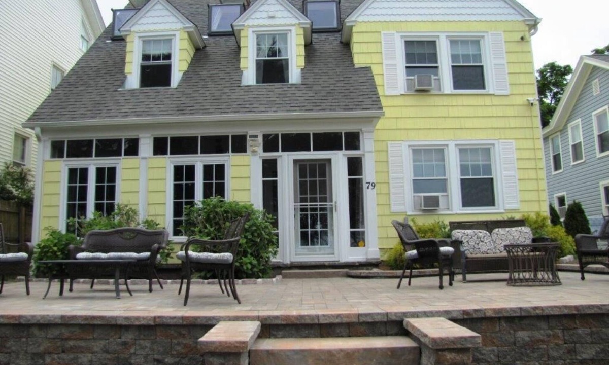 Niantic House | THE GRAND VICTORIAN GUEST HOUSE/BEACH FRONT PROPERTY