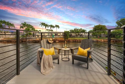 Ludlam House | The Grand World Mansion - Game Room, 9 Bed rooms, Htd Pool, Mini Golf, BBQ