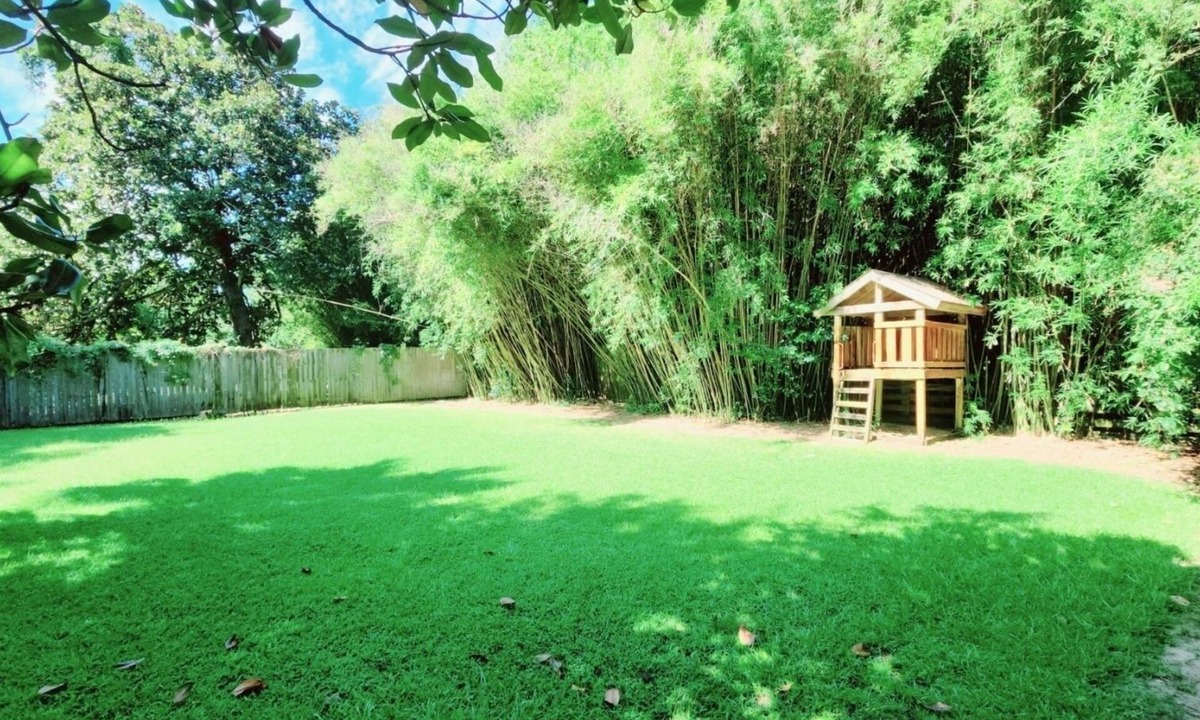 Warrington House | The Heron Hideaway-entire private home near NAS