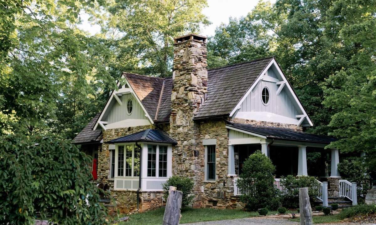 Clayton House | The HOPE House- LUXE, Minutes to DWTN Clayton,Lake Burton & Club at Waterfall!