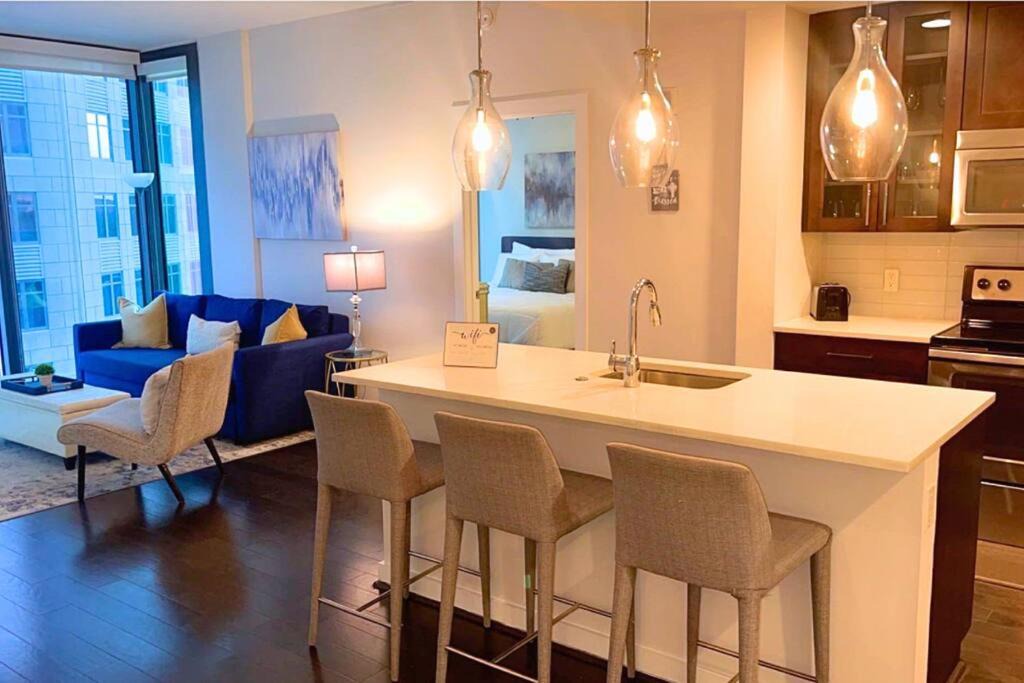 Lenox Apartment | The Luxe -Highrise, Balcony, Year-round Pool, City View!