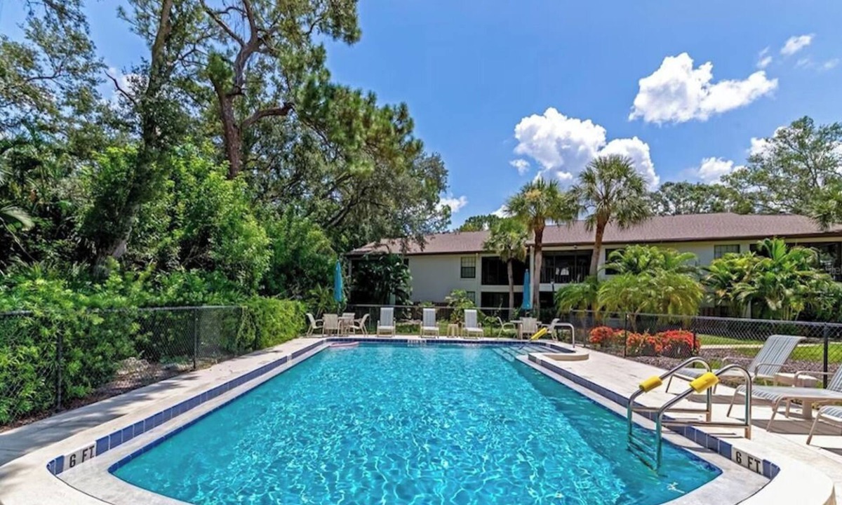 The Meadows Condo | The Meadows Country Club Community Association in Beautiful Sarasota, Florida.