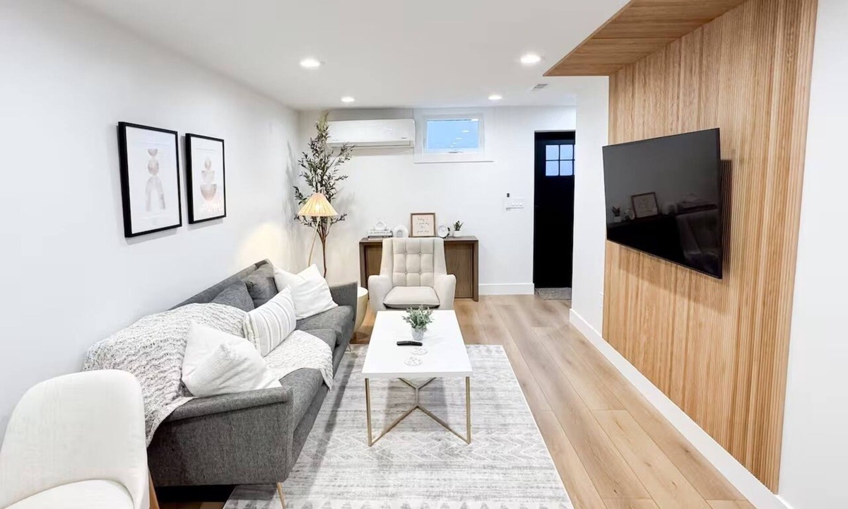 Herndon House | The Parker: Luxury 2 Bed 1 Bath Apartment