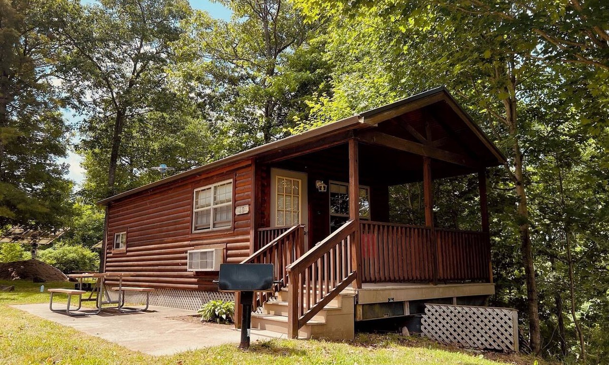 Hammond RV Rental | The Perch- Cliffside cabin overlooking Black Lake