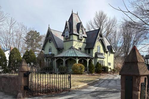 Norwich Apartment | The Sanctuary on Washington