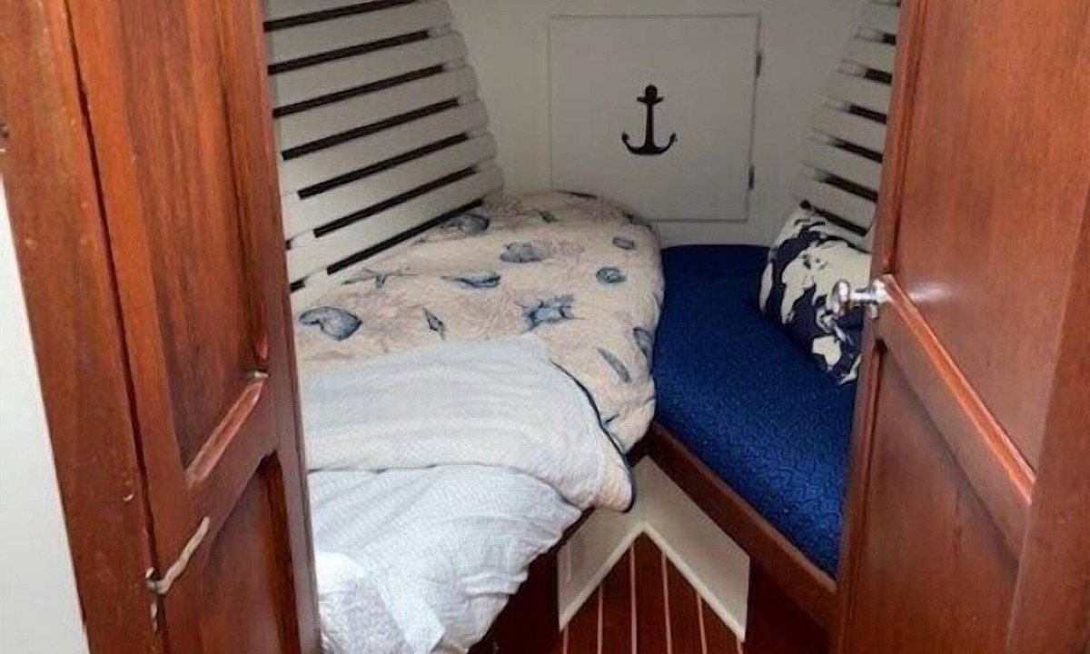 Historic Downtown Manteo Boat Rental | THE STARRY BANNER! Classic yacht docked in historic downtown Manteo Marina
