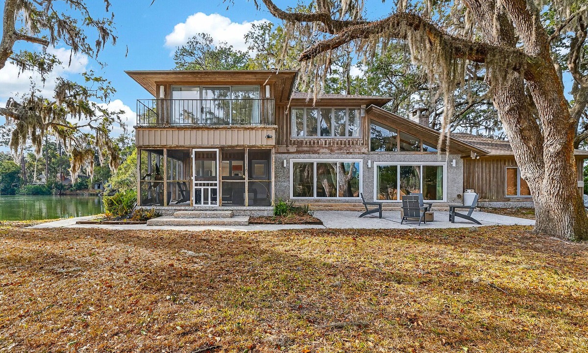 Country Club Estates House | The Tideway 4 BR retreat to explore the barrier islands of Coastal Georgia