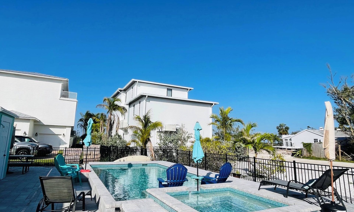 Longbeach Village House | The Village Bungalow of Long Beach in Longboat Key
