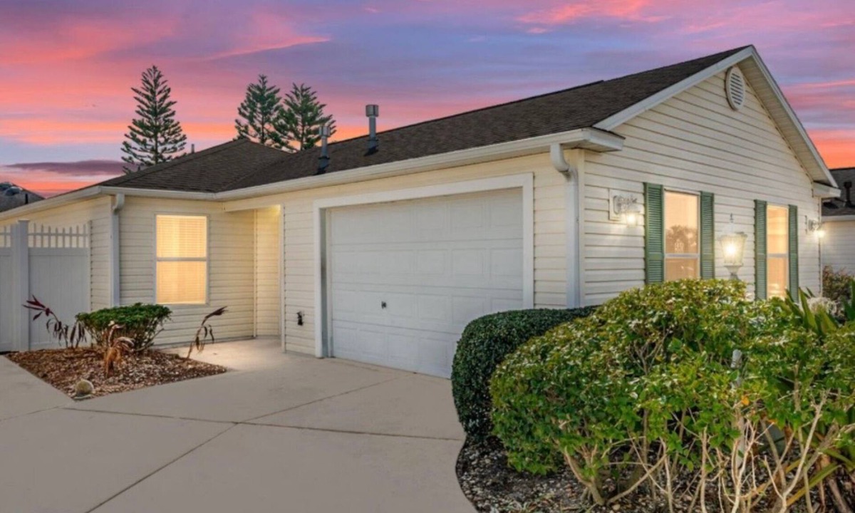 The Villages Villa | The Villages FL. Courtyard, Villa House, Golf Cart, Dogs Welcome, Fenced Yard.