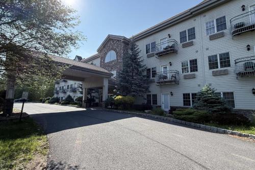 Lake Harmony Hotel | The Willowbrook Village at Lake Harmony, a Wyndham Hotel