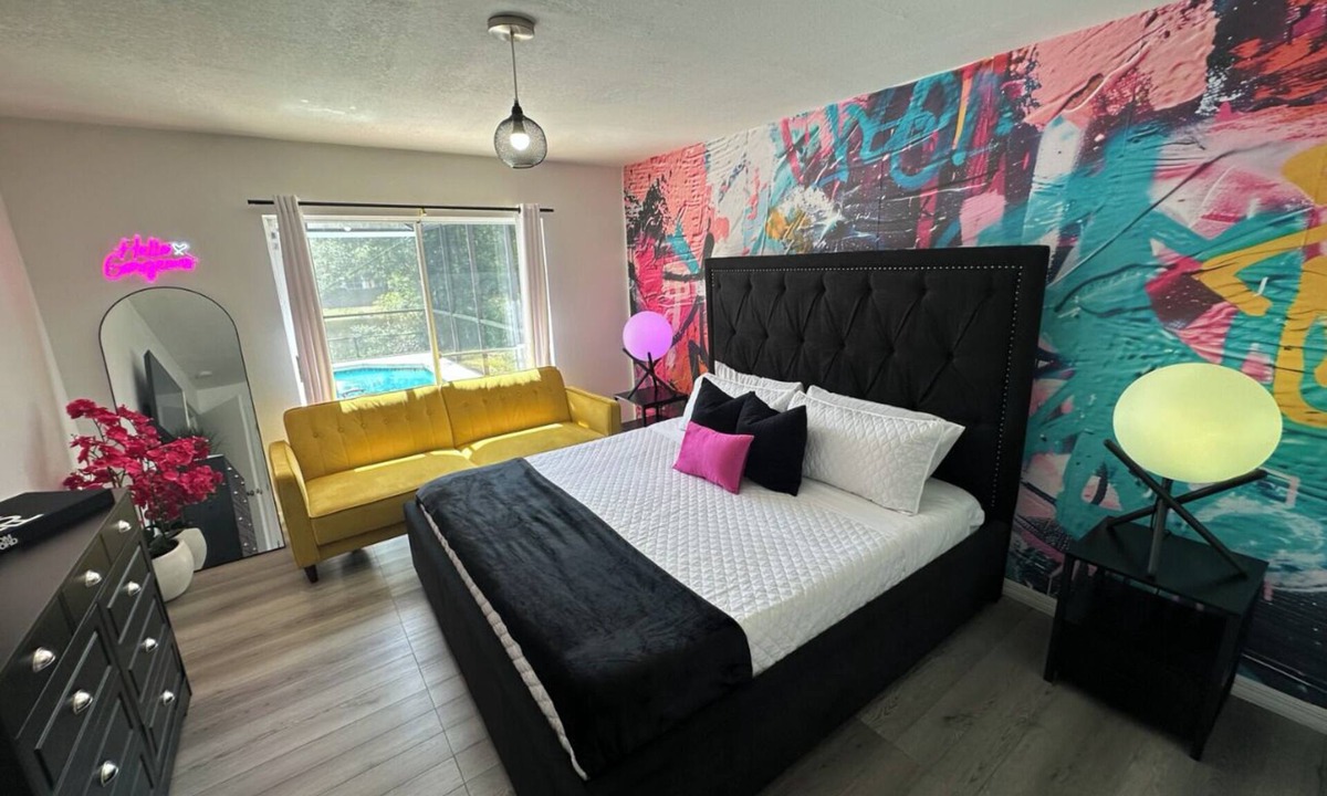 Lindfields House | Three bedroom Disney dream retreat~ 8 mins away