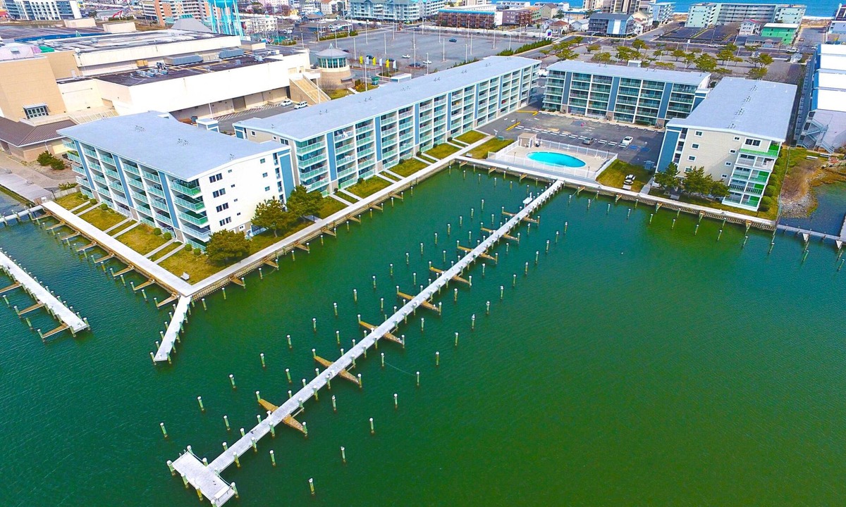 Midtown Ocean City Condo | Thunder Island 61B-Baywater 39th St, Free WiFi, Pool, Elev, W/D, AC