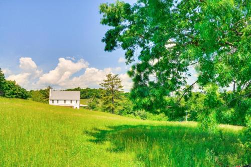 Vesta House | Timeless Hillsville Farmhouse: Blue Ridge Parkway!