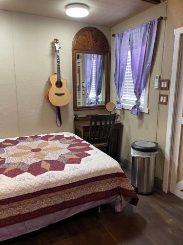 Fredonia House | Tiny Tiny Bunkhouse