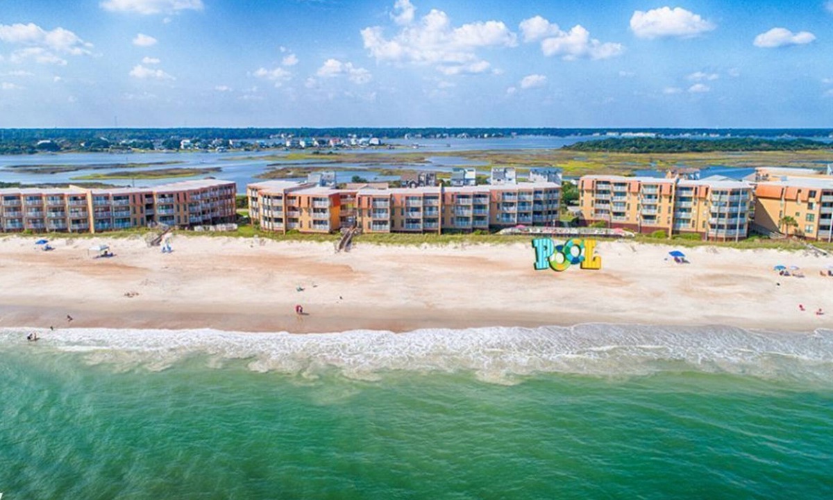 Sneads Ferry Condo | Topsail Dunes 2304 Oceanfront! | Community Pool, Grill Area