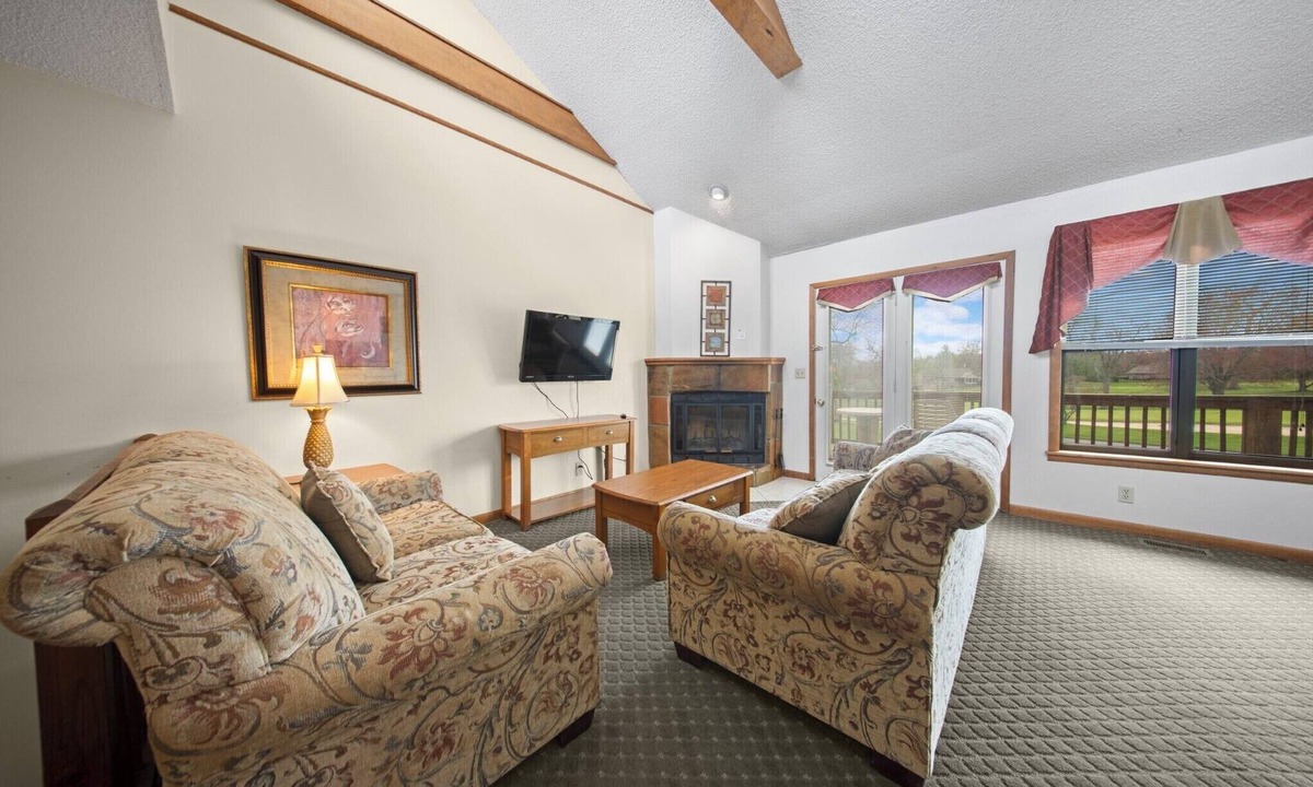 Lake Tansi House | Trade Traffic for Trails in Crossville