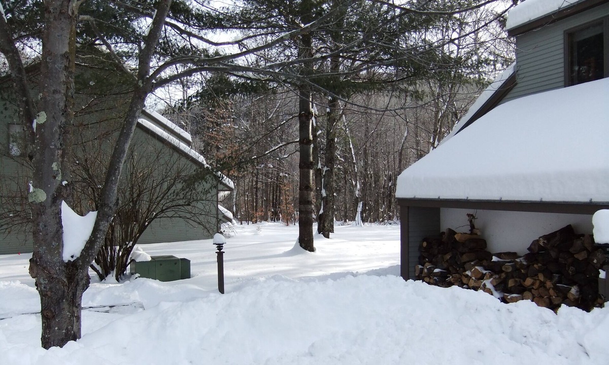 Warren Condo | Tranquil 3 B.R Condo - 2 miles to Sugarbush Ski Resort