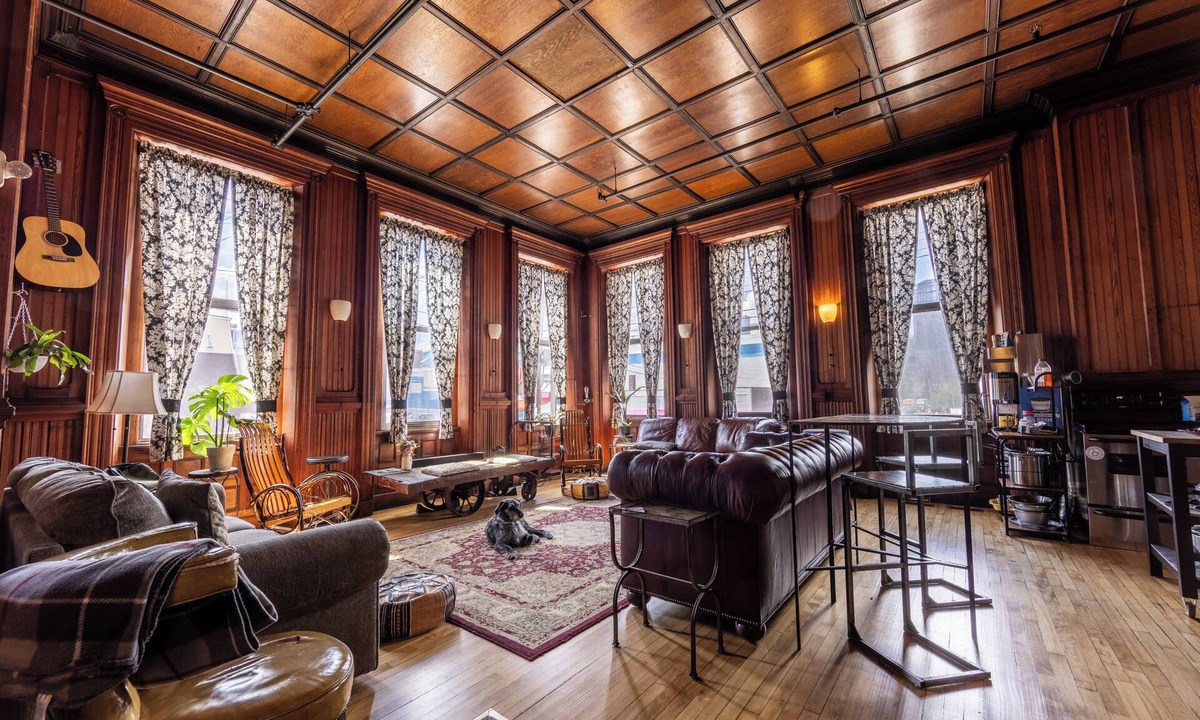 South Side Flats Hotel | Traveler's Rest Hotel