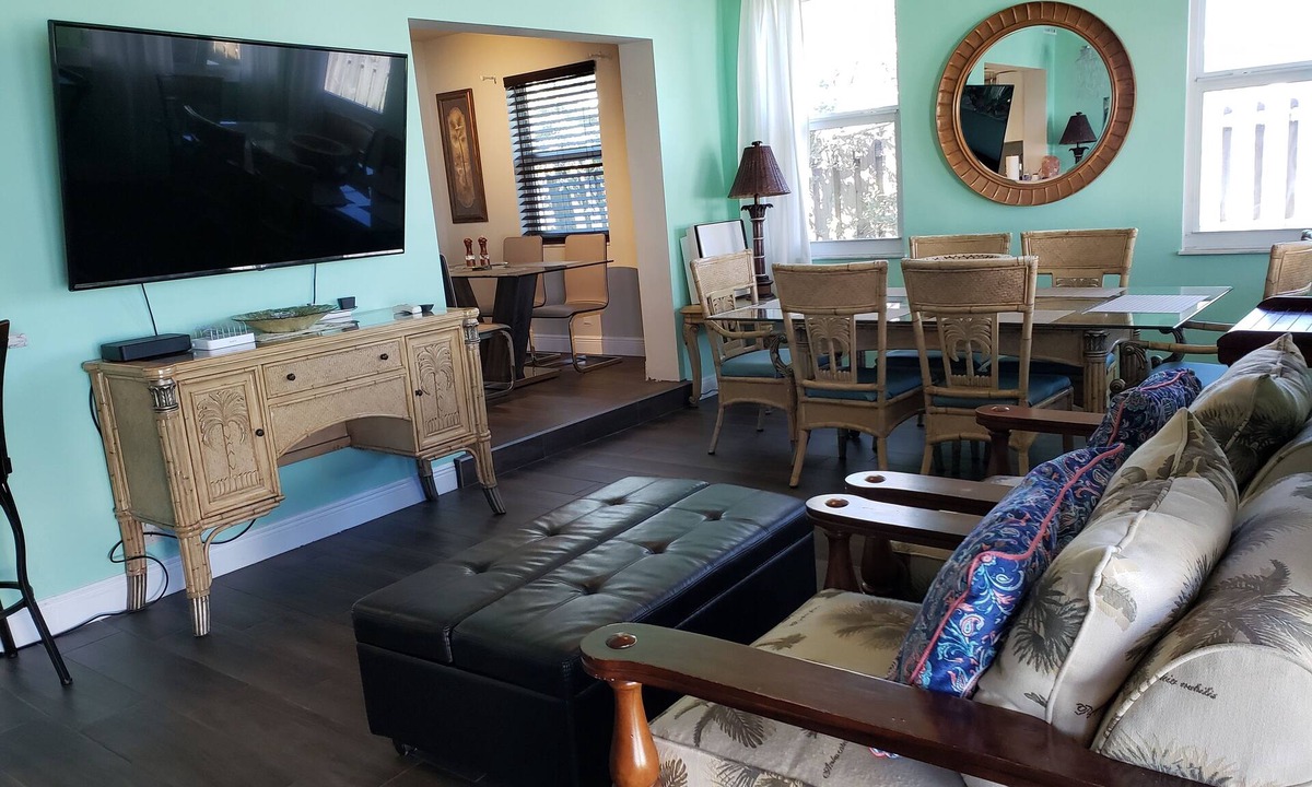 Deerfield Beach House | Treasure Cove - 2,100sqft Home away from Home, 1.4m to the Beach, 3bdrm, 2 bath