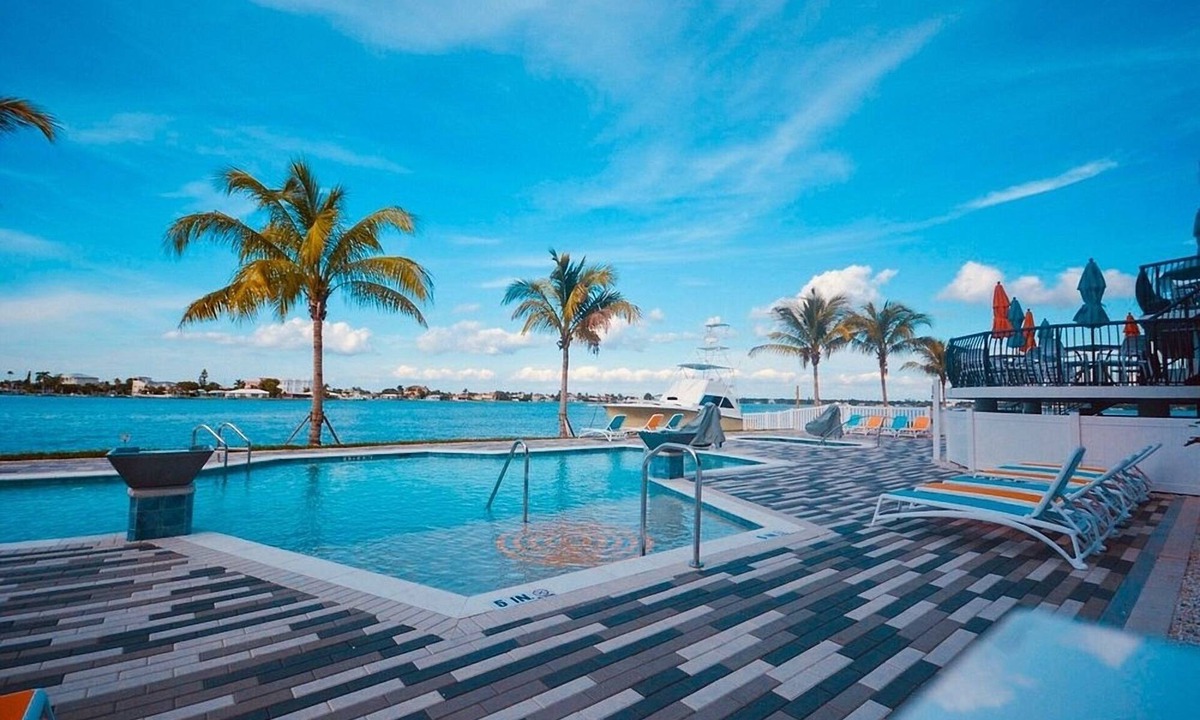 Treasure Island Hotel | Treasure Island Waterfront Retreat – 3 Modern Suites with Kitchen & Balcony