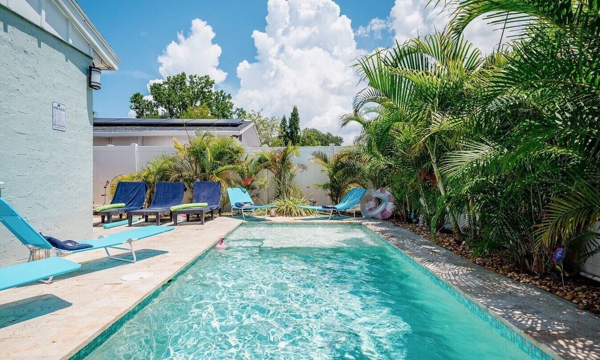 St. Petersburg House | Tropical Disco | Pool & Fire Pit | St. Pete Beach
