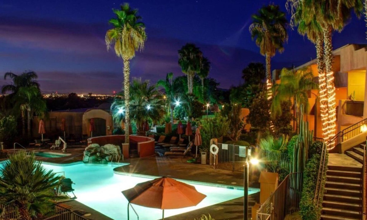 Oracle Foothills Estates Hotel | Tucson's Serene Family Oasis