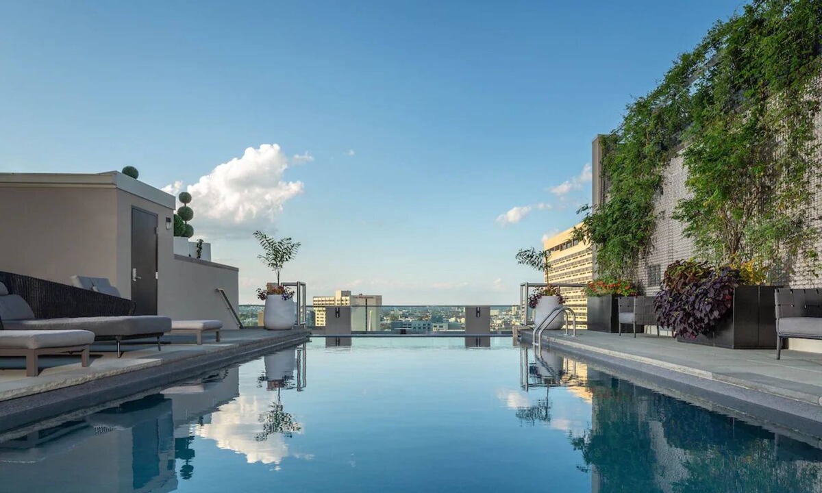 Logan Square House | Twin Double Studio, The Windsor Suites, 2 Family Rooms, Near Rittenhouse Square