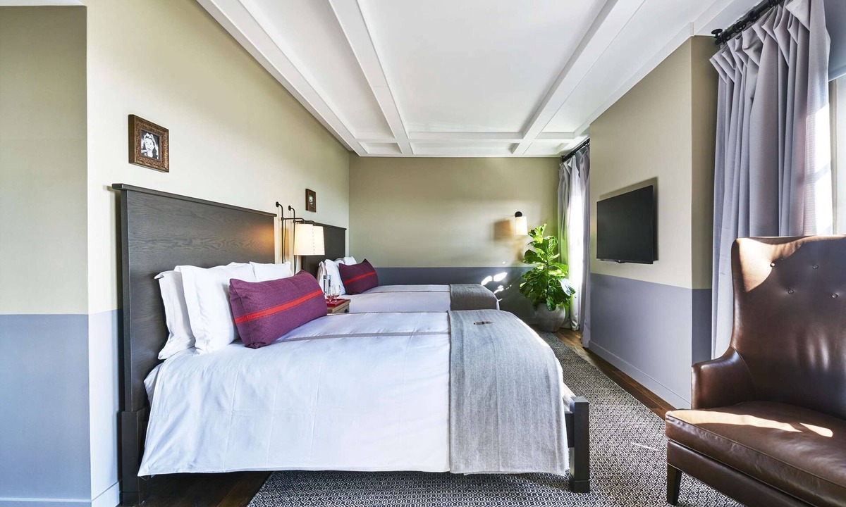 Hollywood Hotel | Two Full Room at a 4⭐️ Hotel