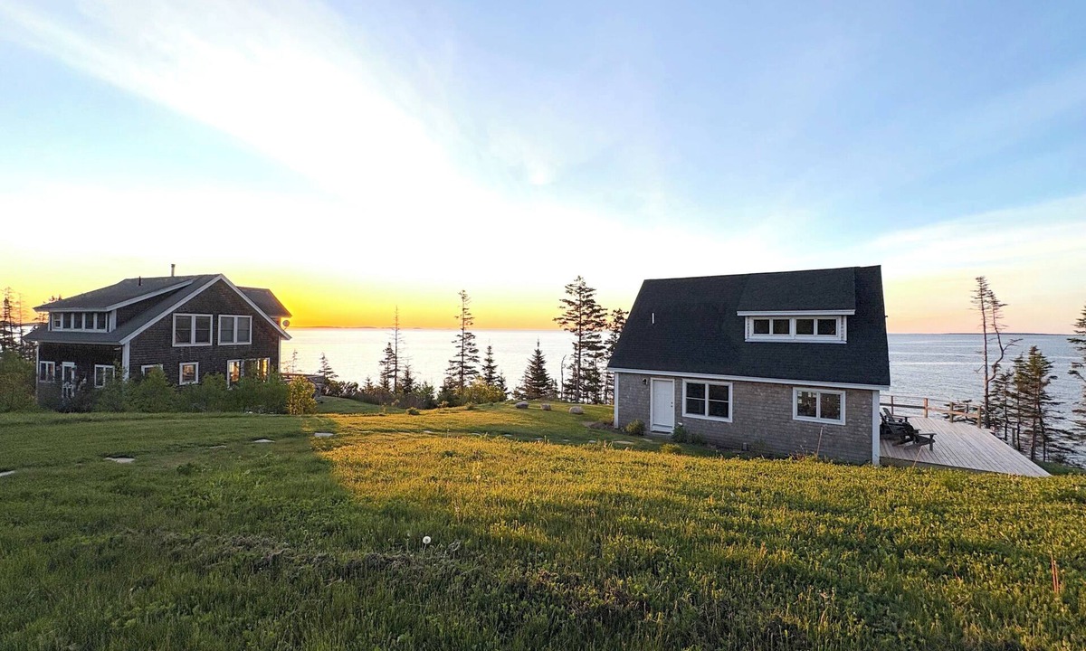 Tenants Harbor House | Two seaside dog-friendly cottages with beautiful views, walking trails & privacy