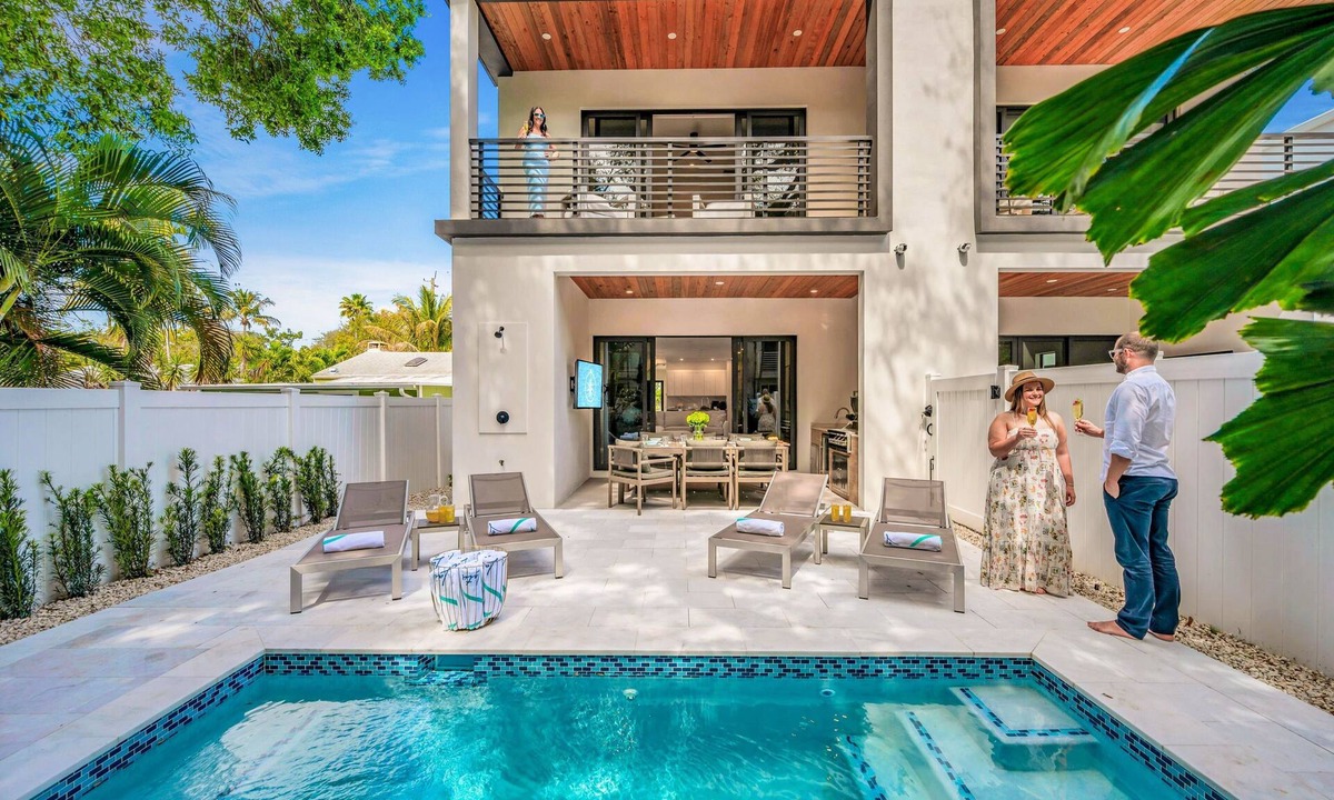 Harbordale House | Two Townhouses/Heated Pools/Centrally Located/Malibu Key