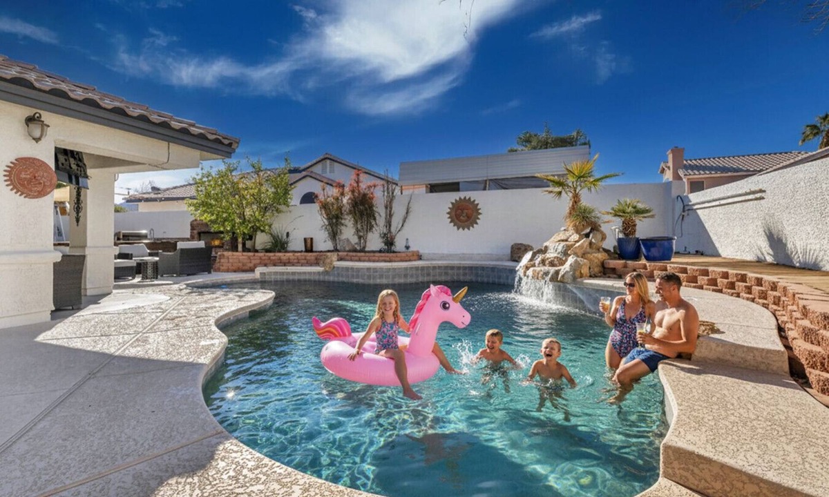 River Mountain House | Ultimate, Central 1 Story, Pool, Hot Tub & Games