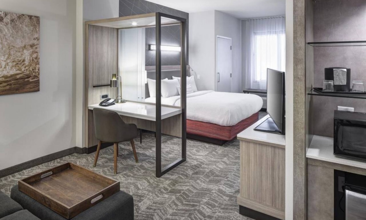 Clearwater Beach Hotel | Ultimate Find! Near Dunedin Fine Art Center, Pool, Restaurants and Bar