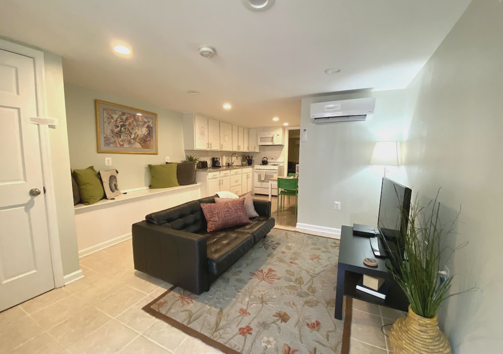 Near Northeast Apartment | Unbeatable location, Steps to Union Station and Minutes to Downtown