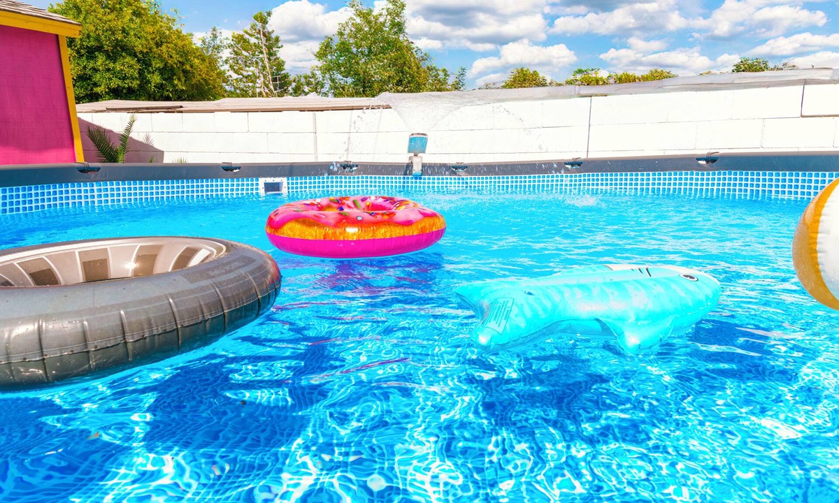 Van Nuys House | Universal Studios Themed 3BR Home~Pool+Arcade+Movie Room Close to Universal