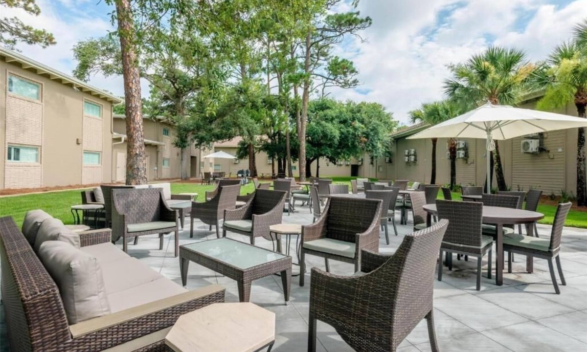 Jekyll Island Hotel | Unwind in a Spacious Suite Near the Ocean's Edge | Free Parking & Breakfast!
