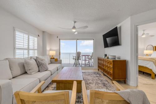 Seawinds Condo Apartment | Updated direct oceanfront corner 2/2 with stunning beach views, a heated pool, and parking garage