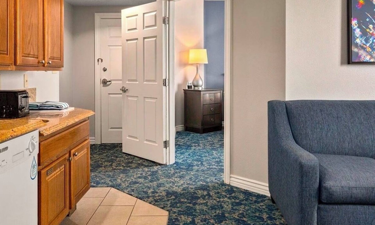 Las Vegas Hotel | Upscale Spacious 1-bdrm hotel suite walkn dist. to Las Vegas Strip, University