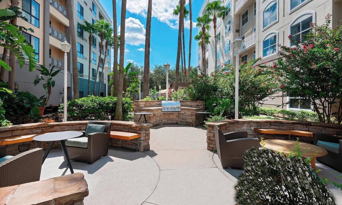 Downtown Tampa Hotel | Urban Oasis: 2BR Suite w/gym, Pool & Breakfast
