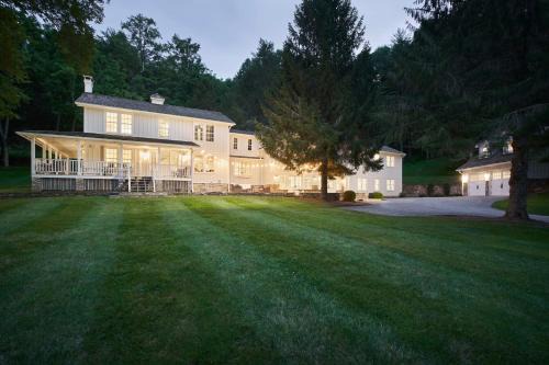 Vilas House | Valley Farmhouse Retreat